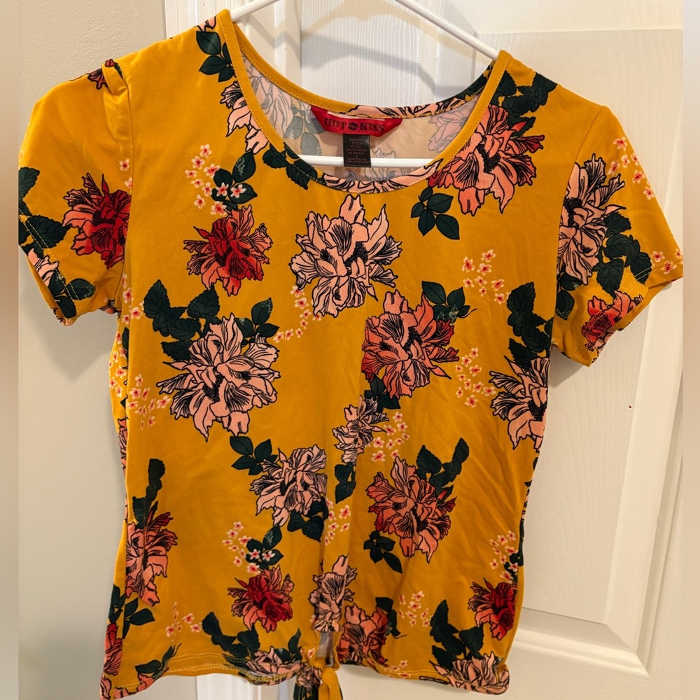 Hot Kiss Yellow Floral Short Sleeve Tee